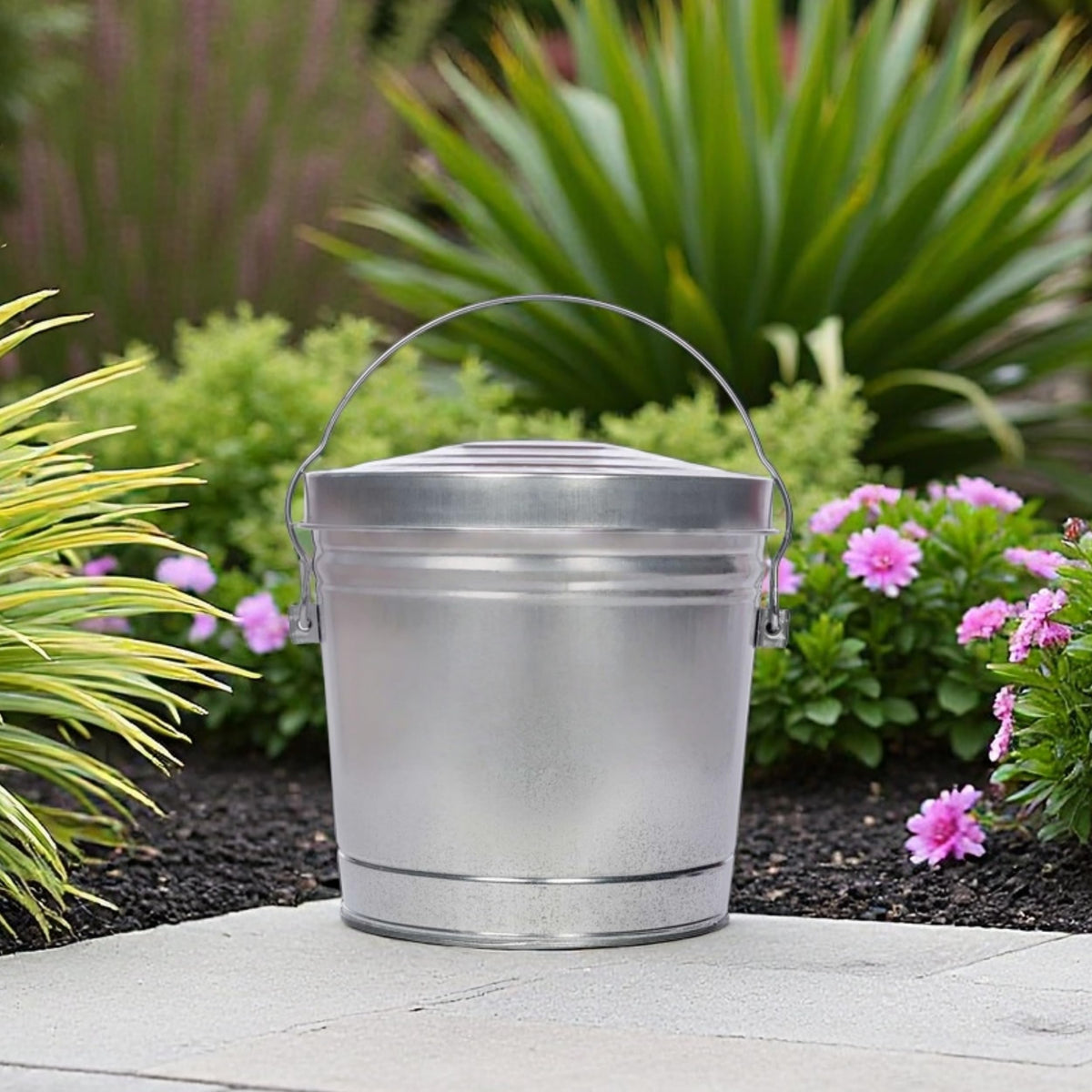 6-Gallon Galvanized Steel Storage Can with Locking Lid B120